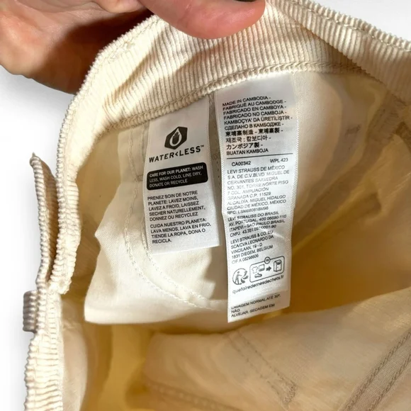 Levis Middy Ankle Bootcut Corduroy Jeans Pants Cream Casual Neutral Size 24 - Picture 14 of 14